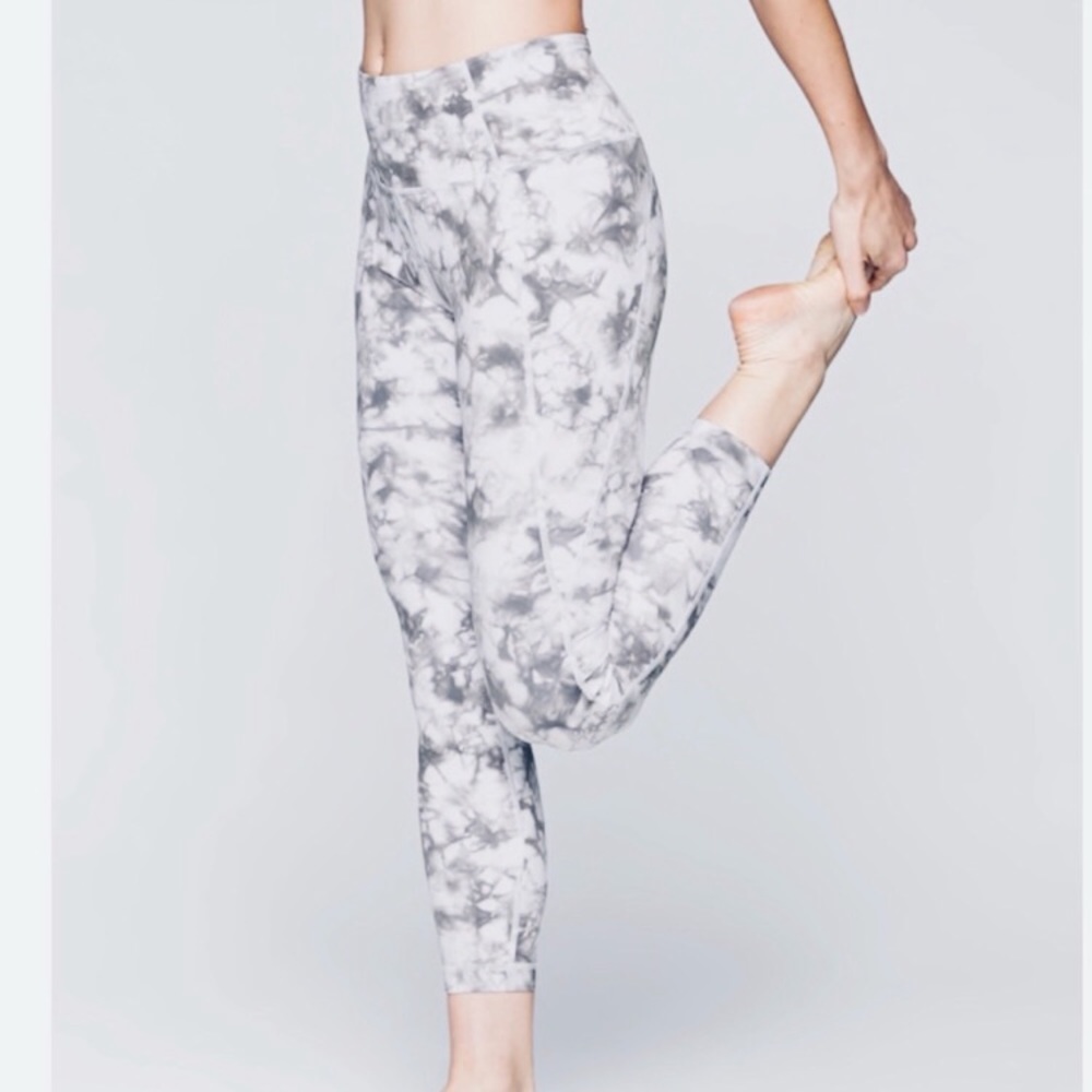 Athleta Tie Dye Salutation 7/8 Tight Powervita szM